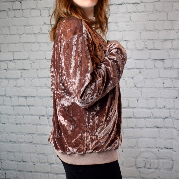 Last One ❗️ Vintage Rose Velvet Bomber Jacket - Picture 5 of 6